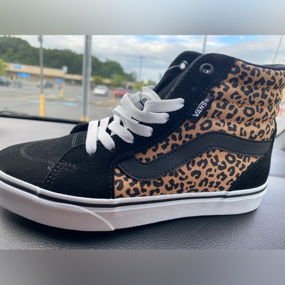 Brand new high top vans, Cheetah print, size 6 in women’s - Picture 2 of 5